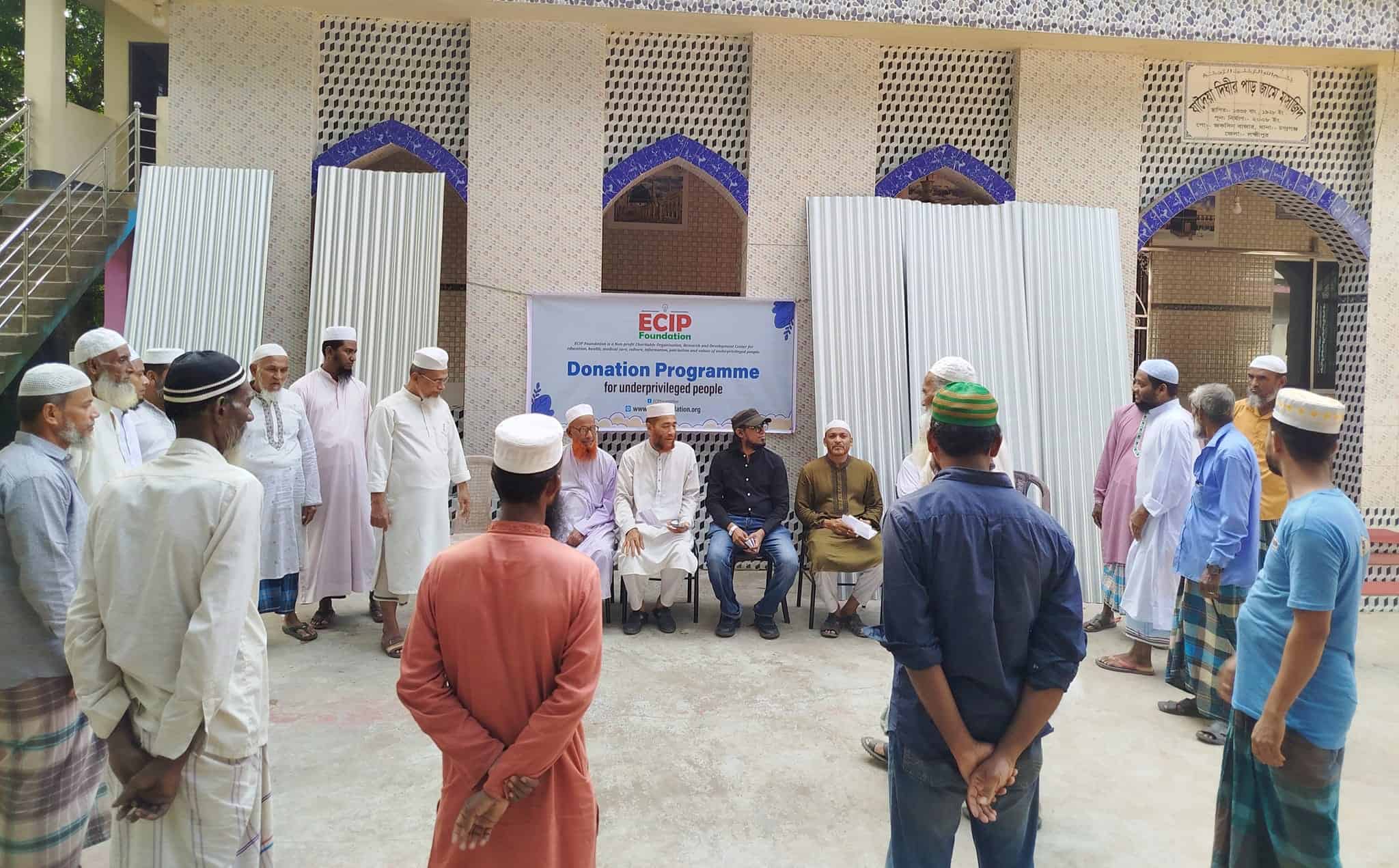 বন্যা পরবর্তী পূণর্বাসনে দুর্গতদের ‘একিপ ফাউন্ডেশন’ দিল টিন | প্রিয়দেশ
